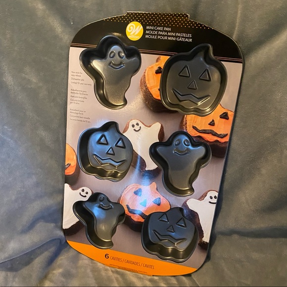 Wilton Halloween Mini-Cake/Cupcake Pan NWT - Picture 5 of 11